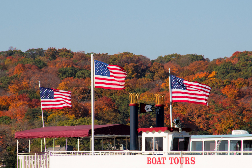 Things To Do Glide the Shores: The Best Boat Tours on Geneva Lake